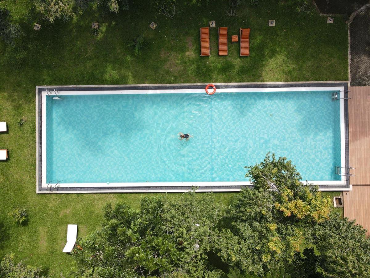 Nivadoo Resort סיגירייה מראה חיצוני תמונה Aerial view of a swimming pool